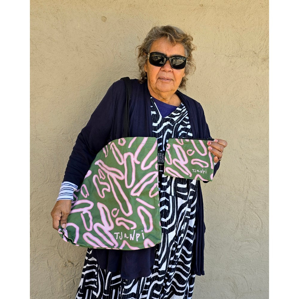 Zipper purse | Margaret Smith | Tjanpi | Olive & pink