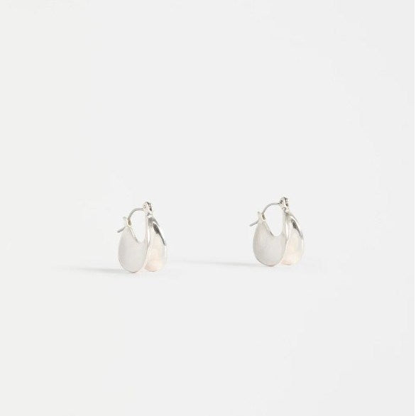 W26 | Earrings | Apenn Small Hoop