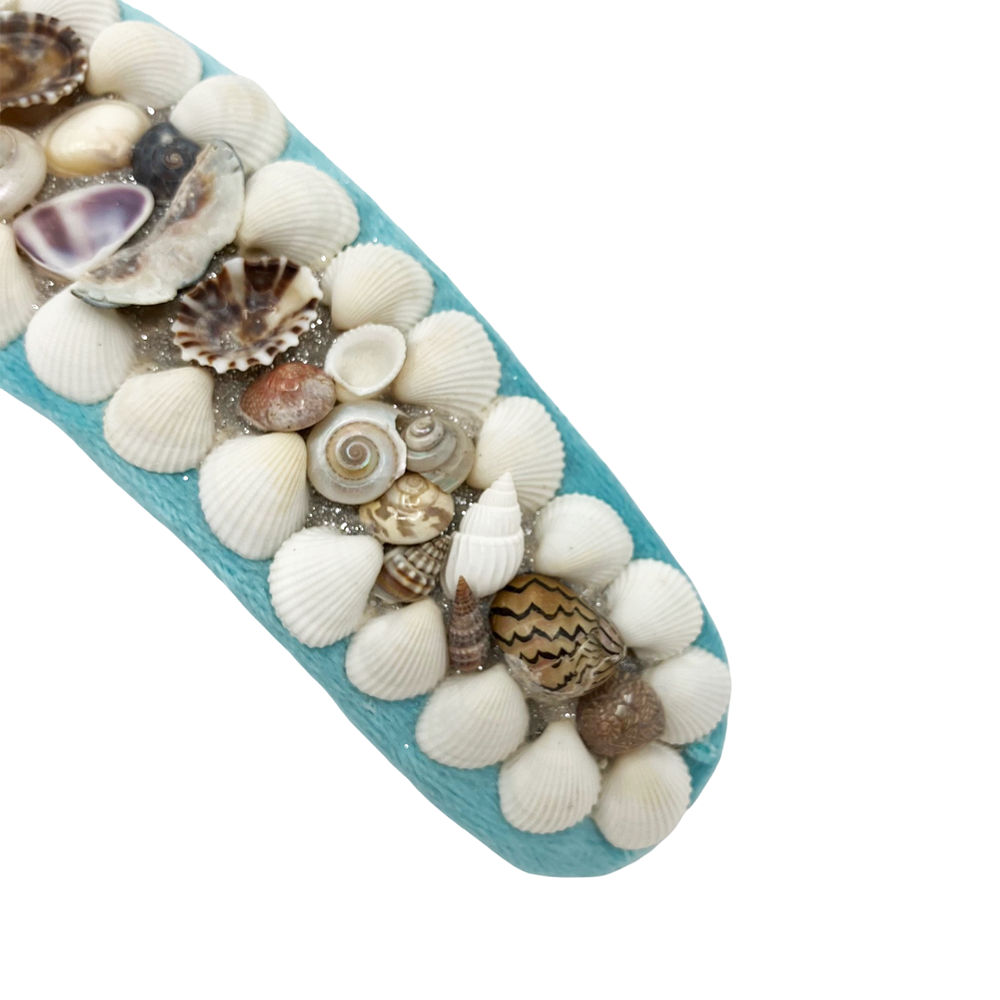 Shellwork boomerang | Marilyn Russell | light blue