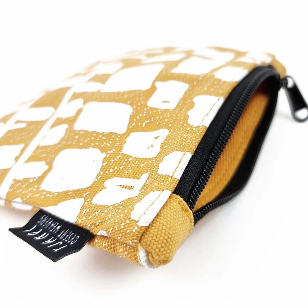 Zipper purse | Margaret Smith | Tjanpi Desert Weavers | Yellow