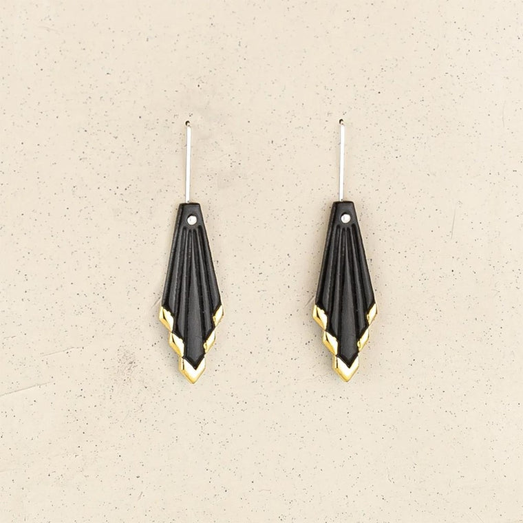 Earrings | drape | black