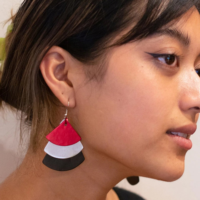 Earrings | Trifan | aluminium | red, silver & black