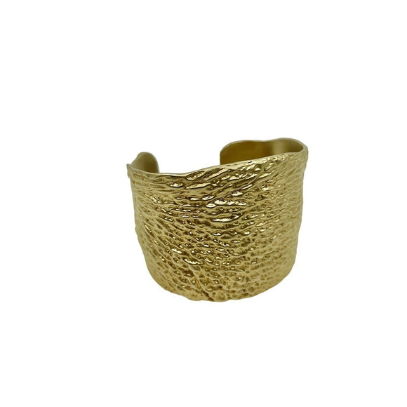 Cuff Open | Gorilla skin imprint | Matte gold plated sterling silver | 5cm width | Made by Lisa Roet