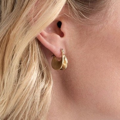 W26 | Earrings | Apenn Small Hoop