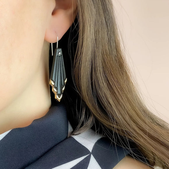 Earrings | drape | black