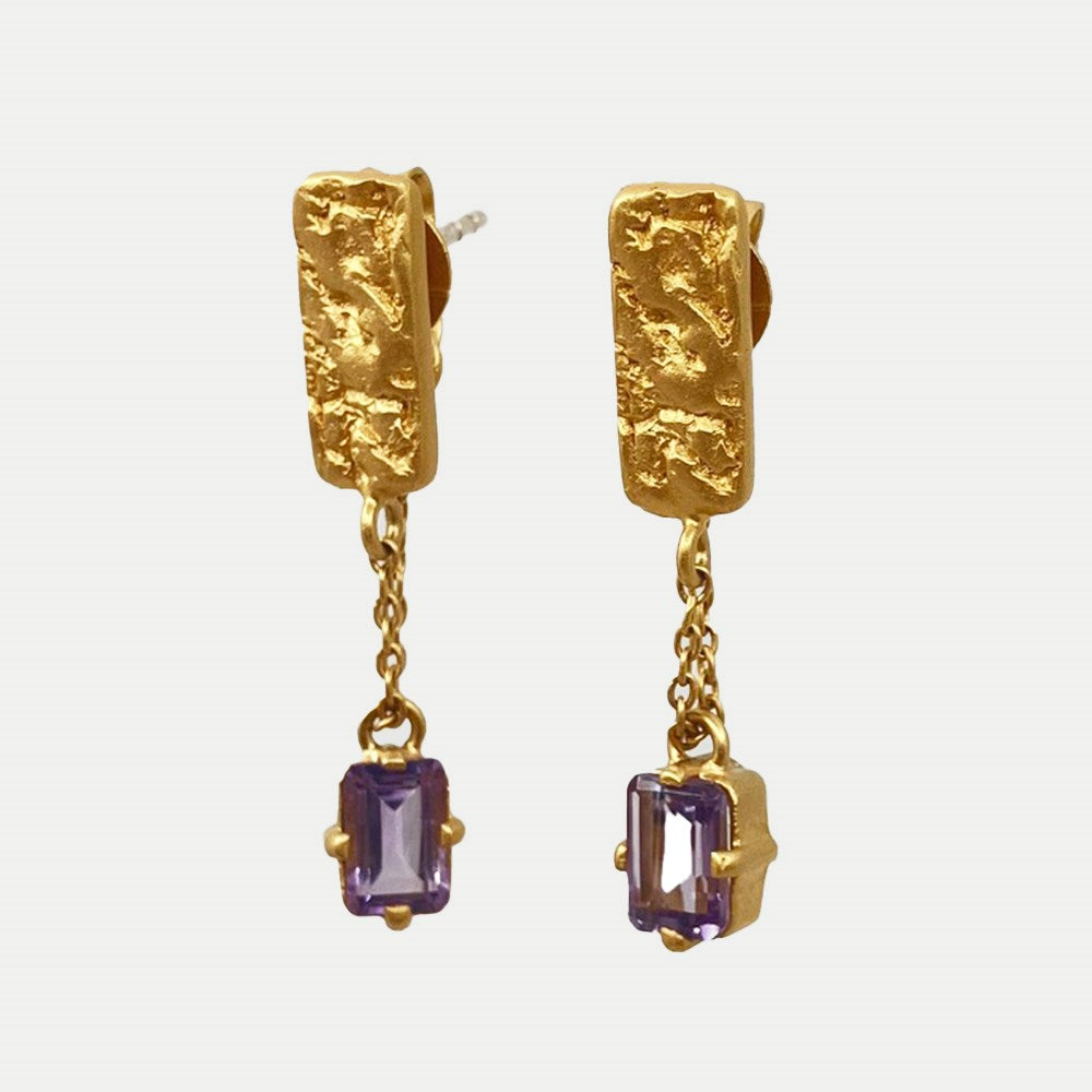 Earrings | Gold chain drop with amethyst | Lisa Roet