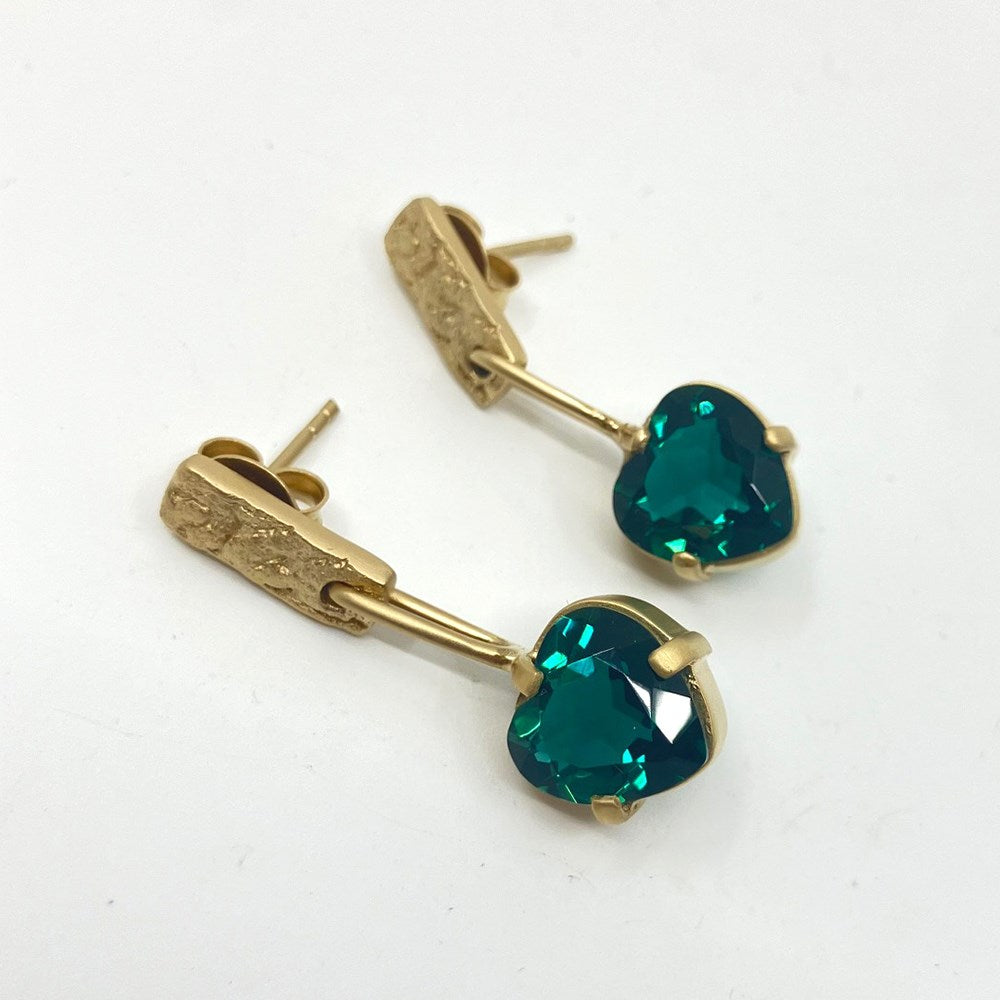 Earrings | Gold drop with diopside heart | Lisa Roet