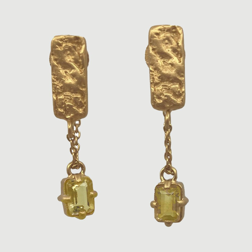 Earrings | Gold chain drop with citrine | Lisa Roet