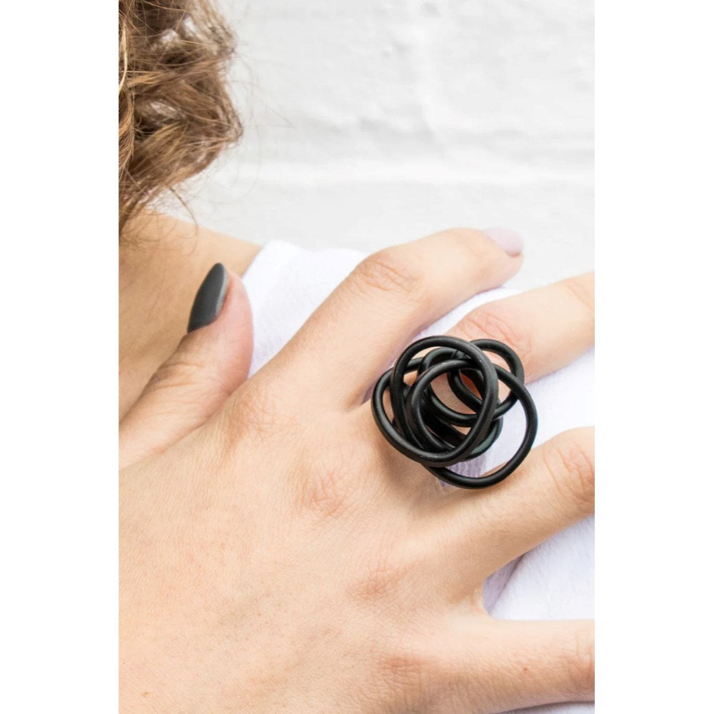 Ring | Fine Knot | Black